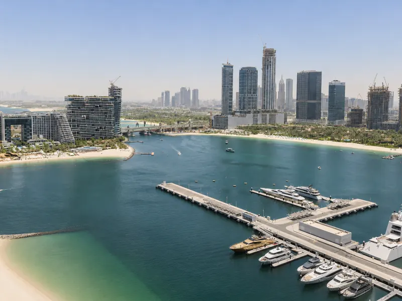 4-bedroom top-floor penthouse, Beach Mansion